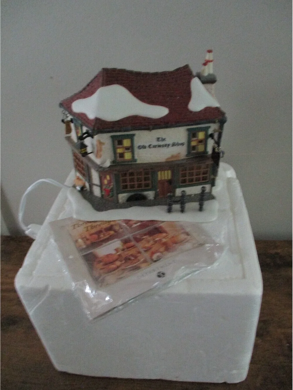 Vintage Dept 56 The Old Curiosity Shop Lighted Dickens Village Christmas House